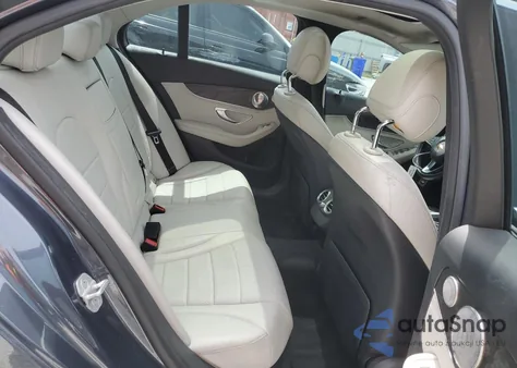 2015 Mercedes-Benz C 300 из США, поврежденный, VIN 55SWF4JB2FU061908